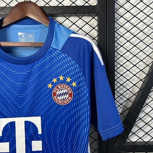 2025/26 Bayern Munich Goalkeeper Jersey Fan Version