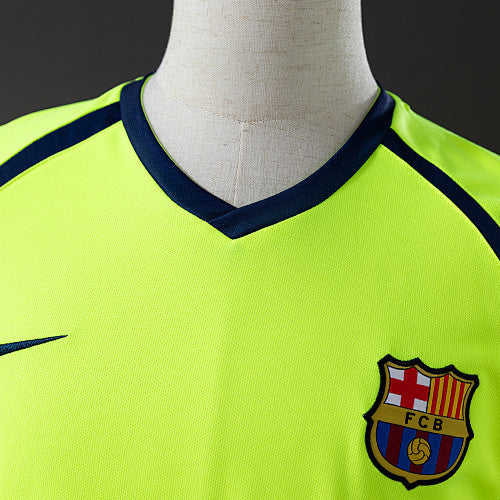 Retro Barcelona 2005/06 Away Jersey