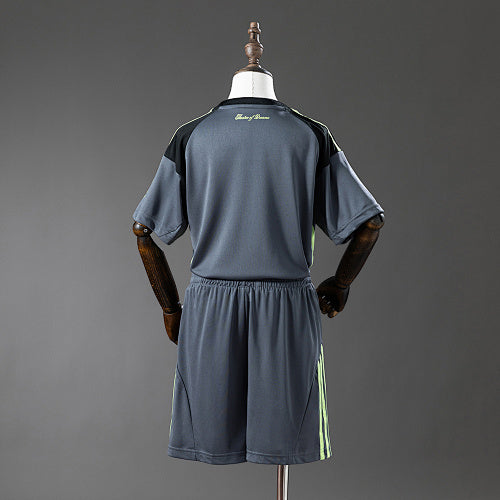 Manchester United 2025/26 Kids Jersey Kit